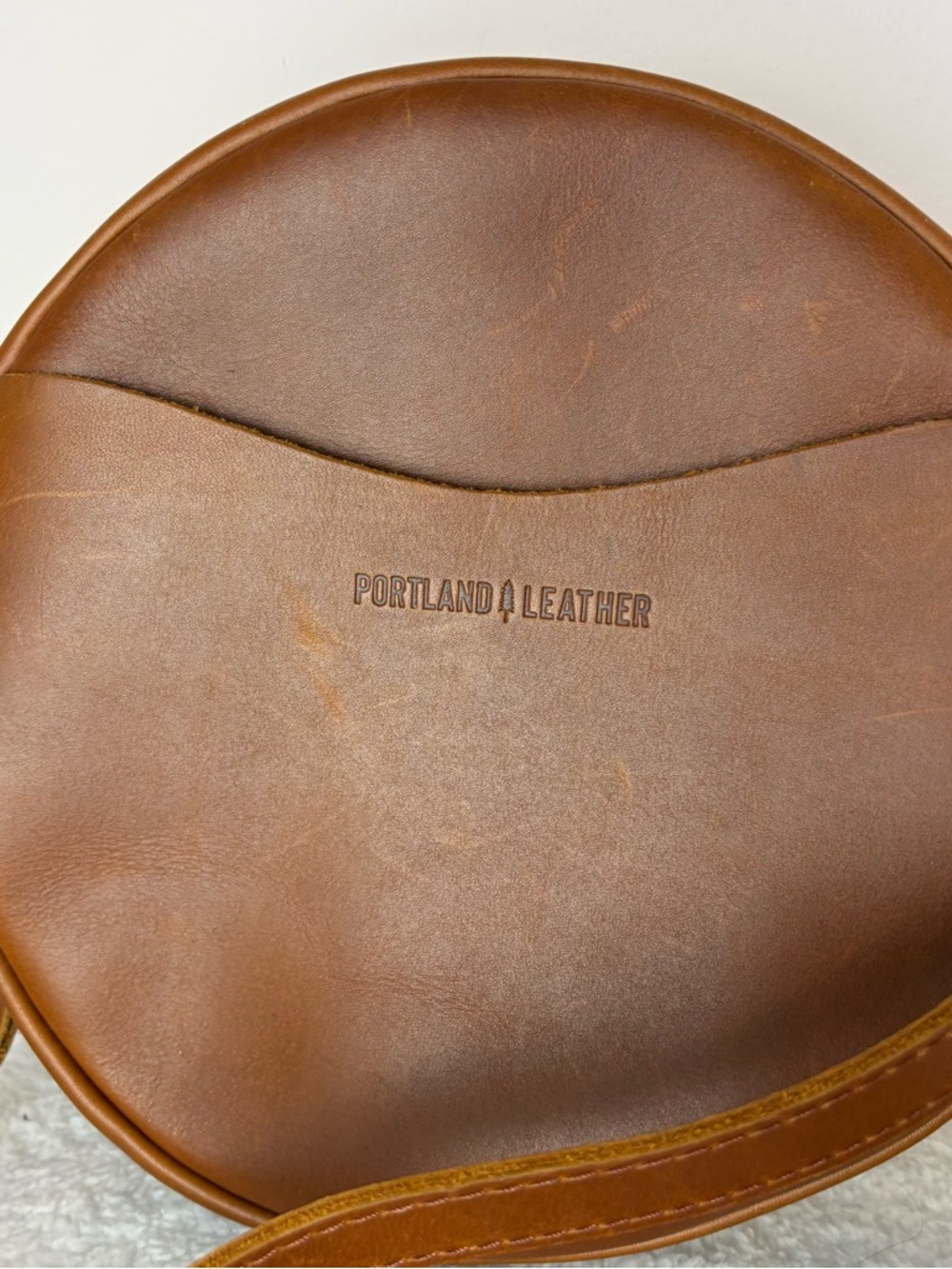 Portland Leather large circle in honey- excellent preloved condition - Picture 2 of 7